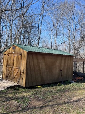 262 Rockhouse Rd, Hohenwald, TN 38462