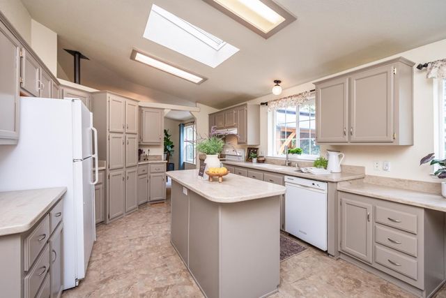 7921 Rasmussen Rd, Loomis, CA 95650