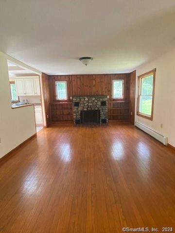 29 Hunts Brook Road, Waterford, CT 06375