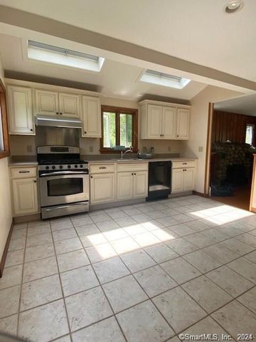 29 Hunts Brook Road, Waterford, CT 06375