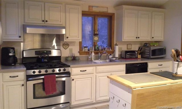 29 Hunts Brook Road, Waterford, CT 06375