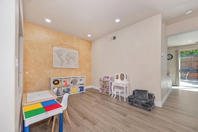 2701 Catalina Dr, Rocklin, CA 95765