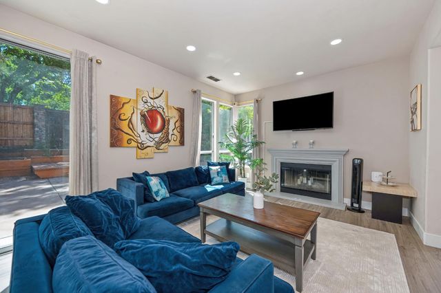 2701 Catalina Dr, Rocklin, CA 95765