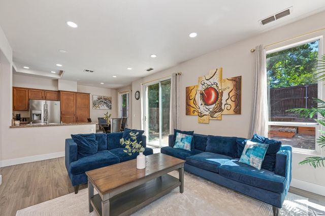2701 Catalina Dr, Rocklin, CA 95765