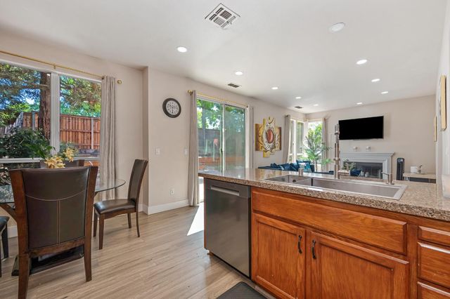 2701 Catalina Dr, Rocklin, CA 95765