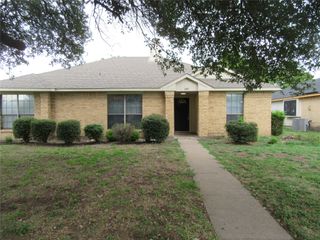 1345 Roan Drive, Lancaster, TX 75134
