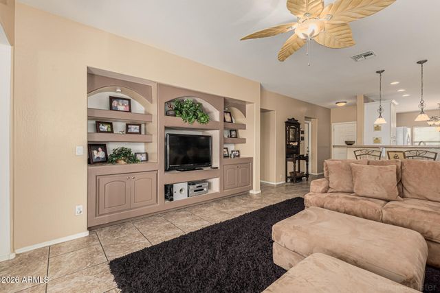 186 W DESERT VISTA Trail, San Tan Valley, AZ 85143