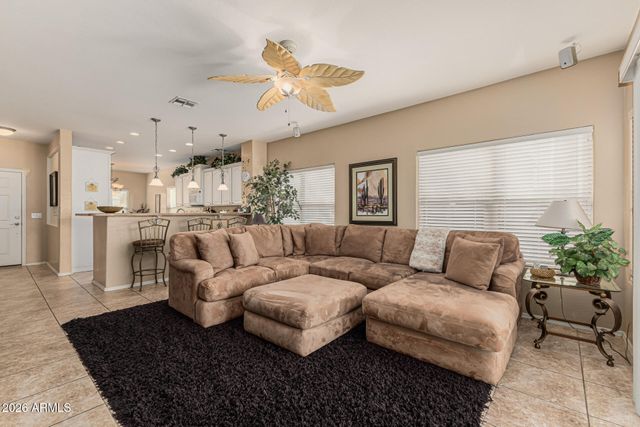 186 W DESERT VISTA Trail, San Tan Valley, AZ 85143