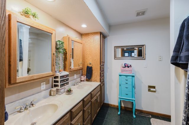 175 Oak Circle, Goreville, IL 62939