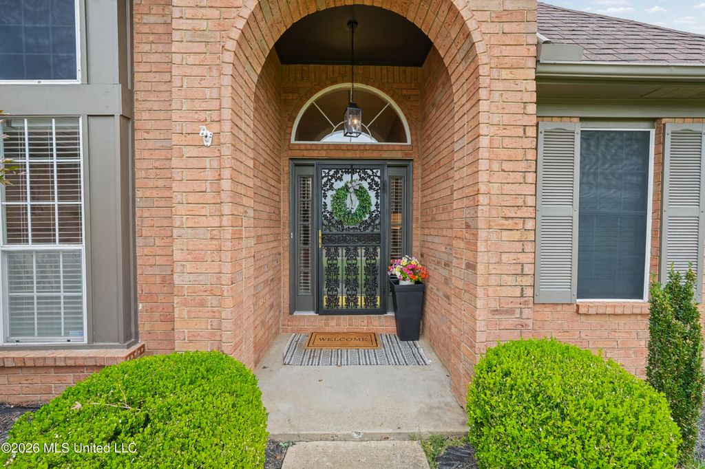 6724 Braybourne Main, Olive Branch, MS 38654 — photo 2