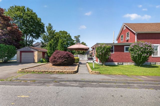 117 Bridge St, Fairhaven, MA 02719