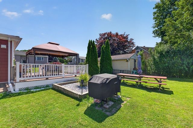 117 Bridge St, Fairhaven, MA 02719