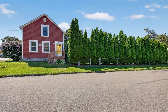 117 Bridge St, Fairhaven, MA 02719