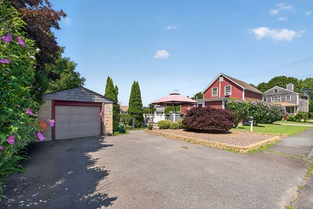 117 Bridge St, Fairhaven, MA 02719