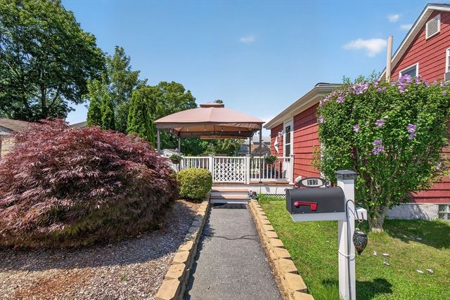 117 Bridge St, Fairhaven, MA 02719