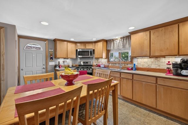117 Bridge St, Fairhaven, MA 02719