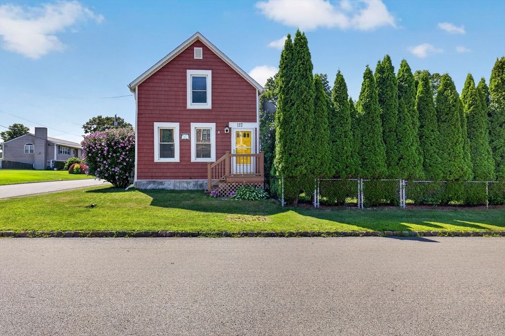 117 Bridge St, Fairhaven, MA 02719