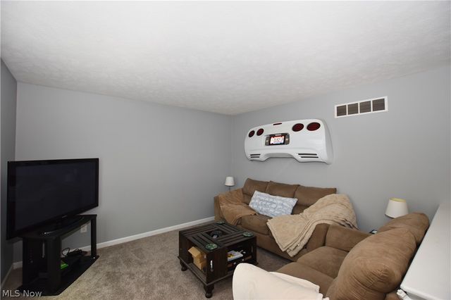 1251 Winter Fern Avenue, Akron, OH 44312