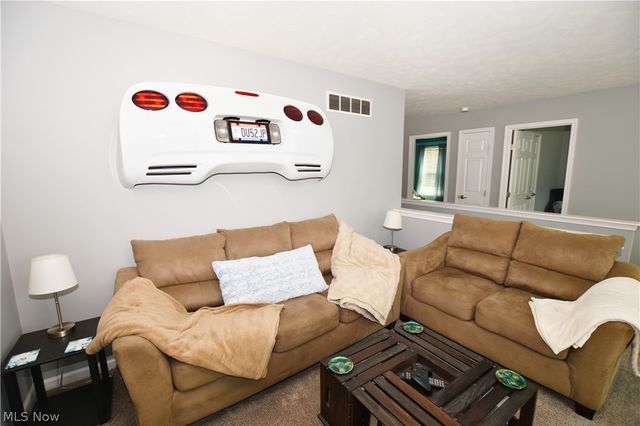 1251 Winter Fern Avenue, Akron, OH 44312