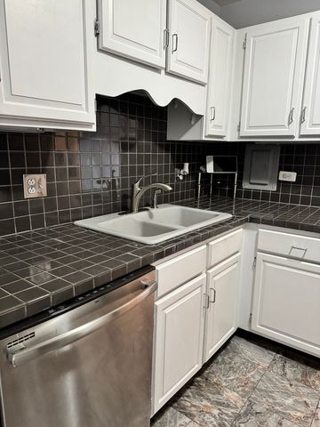 850 Wellington Avenue 304, Elk Grove Village, IL 60007
