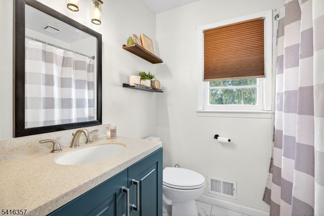 13 Yates Dr, East Brunswick Twp., NJ 08816