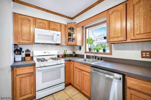 13 Yates Dr, East Brunswick Twp., NJ 08816