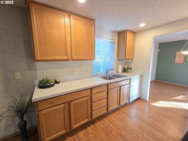 14154 Se BUSH St, Portland, OR 97236