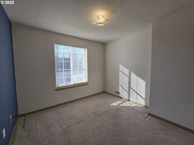 14154 Se BUSH St, Portland, OR 97236