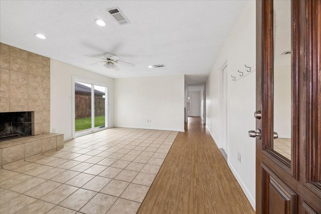 8703 Twisting Vine Lane, Houston, TX 77040