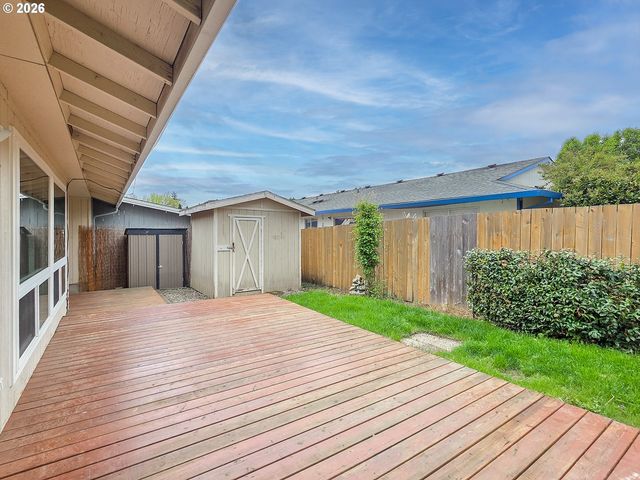 225 Sw FLEISHAUER Ln, Mc Minnville, OR 97128