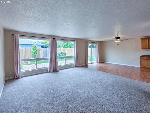 225 Sw FLEISHAUER Ln, Mc Minnville, OR 97128