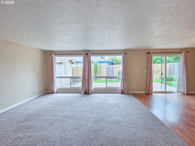 225 Sw FLEISHAUER Ln, Mc Minnville, OR 97128
