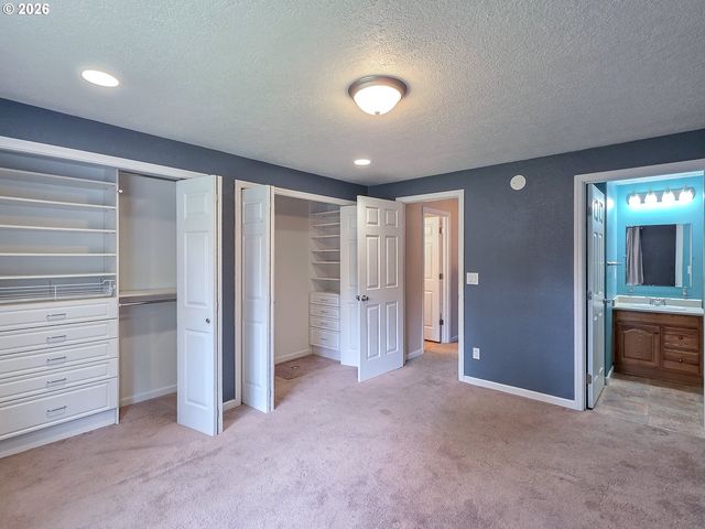 225 Sw FLEISHAUER Ln, Mc Minnville, OR 97128