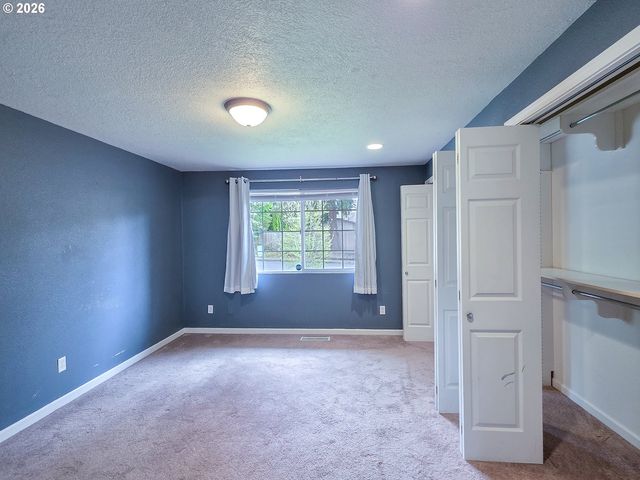 225 Sw FLEISHAUER Ln, Mc Minnville, OR 97128