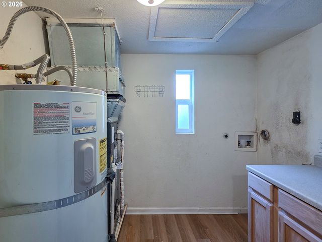 225 Sw FLEISHAUER Ln, Mc Minnville, OR 97128