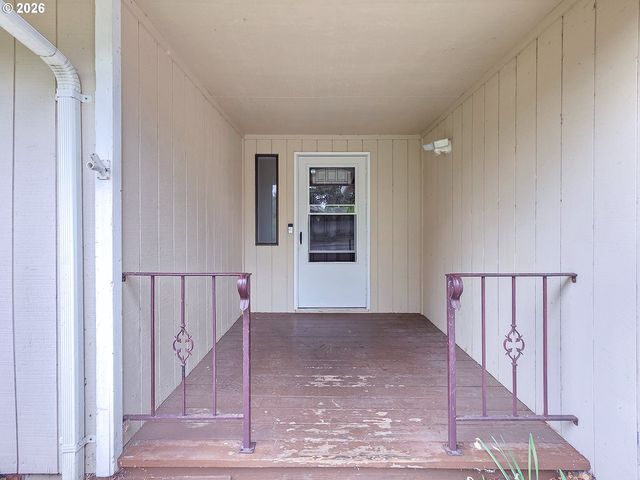 225 Sw FLEISHAUER Ln, Mc Minnville, OR 97128