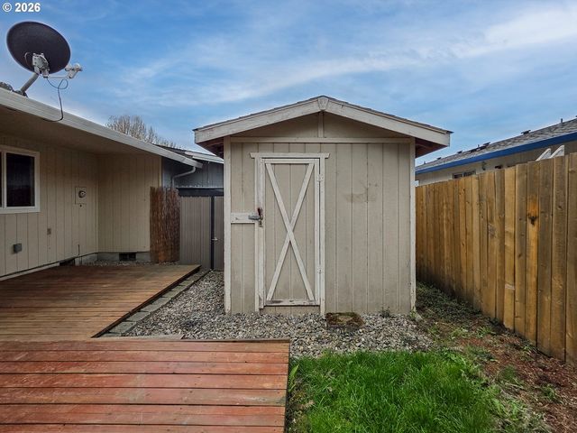 225 Sw FLEISHAUER Ln, Mc Minnville, OR 97128