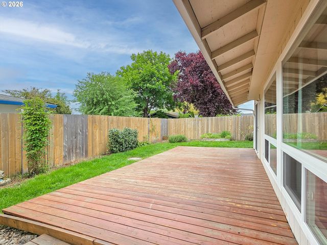 225 Sw FLEISHAUER Ln, Mc Minnville, OR 97128