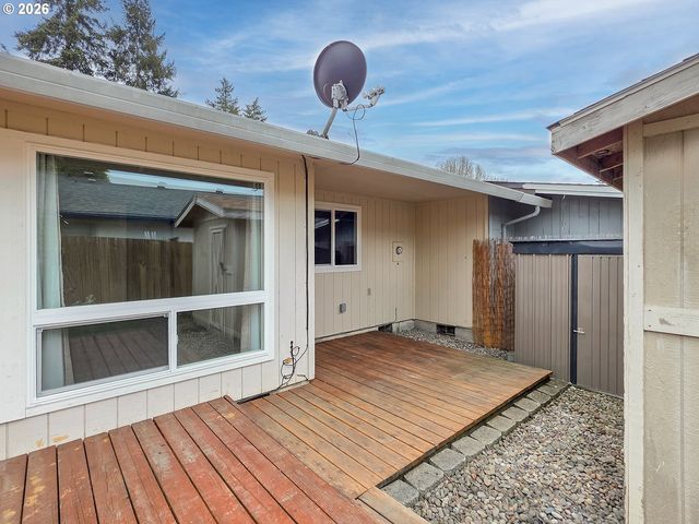 225 Sw FLEISHAUER Ln, Mc Minnville, OR 97128