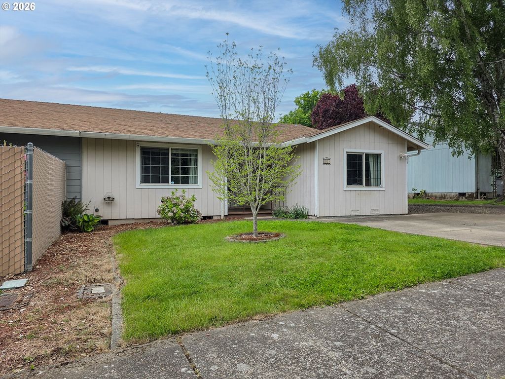 225 Sw FLEISHAUER Ln, Mc Minnville, OR 97128