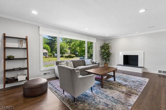 27 Shadowlawn Dr, Livingston Twp., NJ 07039