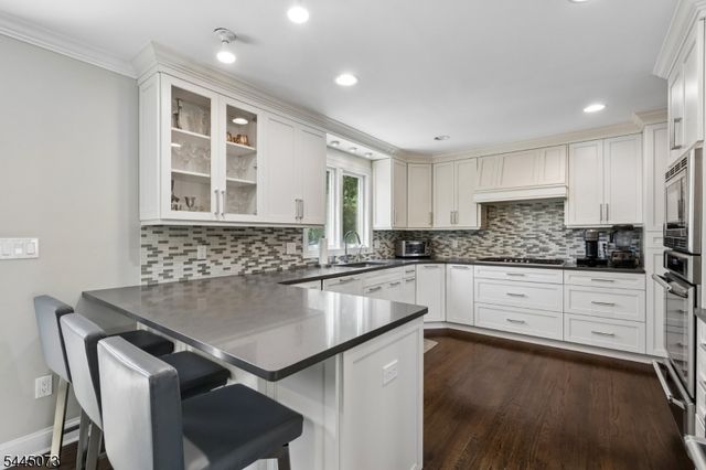 27 Shadowlawn Dr, Livingston Twp., NJ 07039