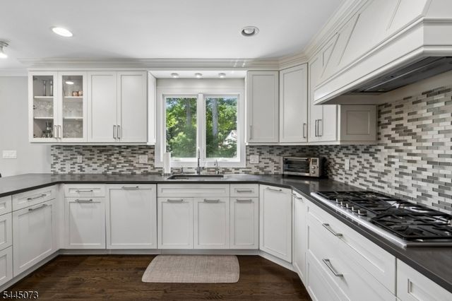 27 Shadowlawn Dr, Livingston Twp., NJ 07039