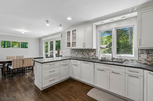 27 Shadowlawn Dr, Livingston Twp., NJ 07039