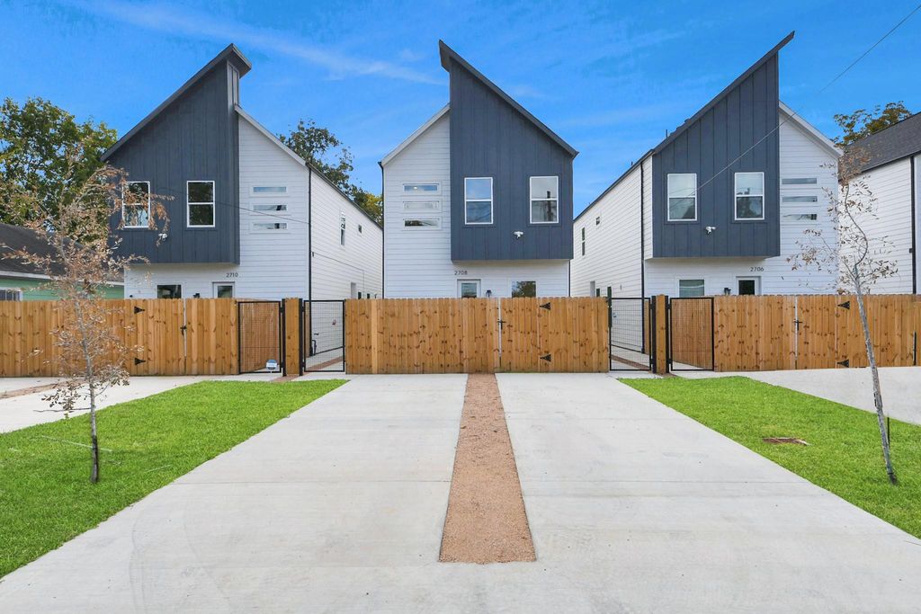 2708 Bostic Street B, Houston, TX 77093