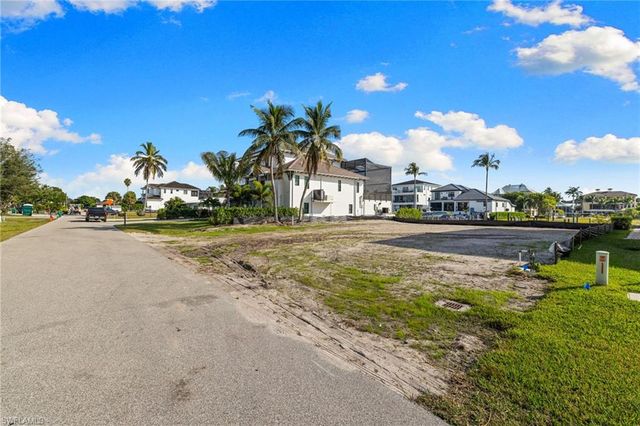 418 Seagull AVE, Naples, FL 34108