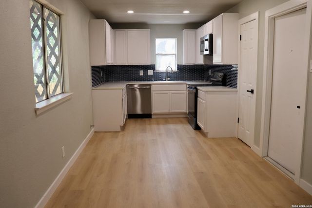 8726 TIMBERBRIAR ST, San Antonio, TX 78250