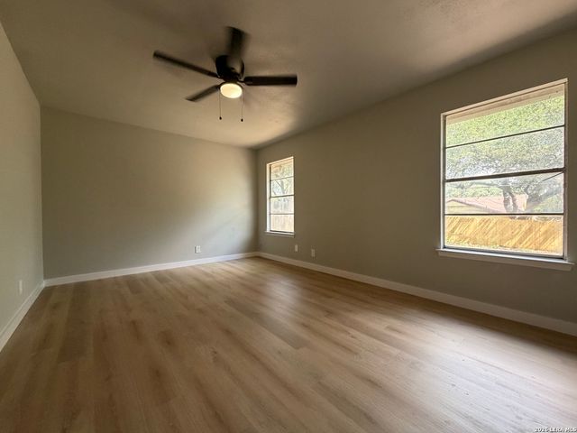8726 TIMBERBRIAR ST, San Antonio, TX 78250