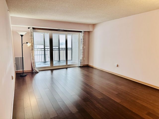 2231 Penn Place 322, North Saint Paul, MN 55109