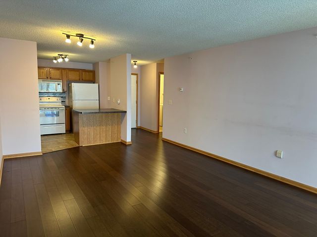 2231 Penn Place 322, North Saint Paul, MN 55109